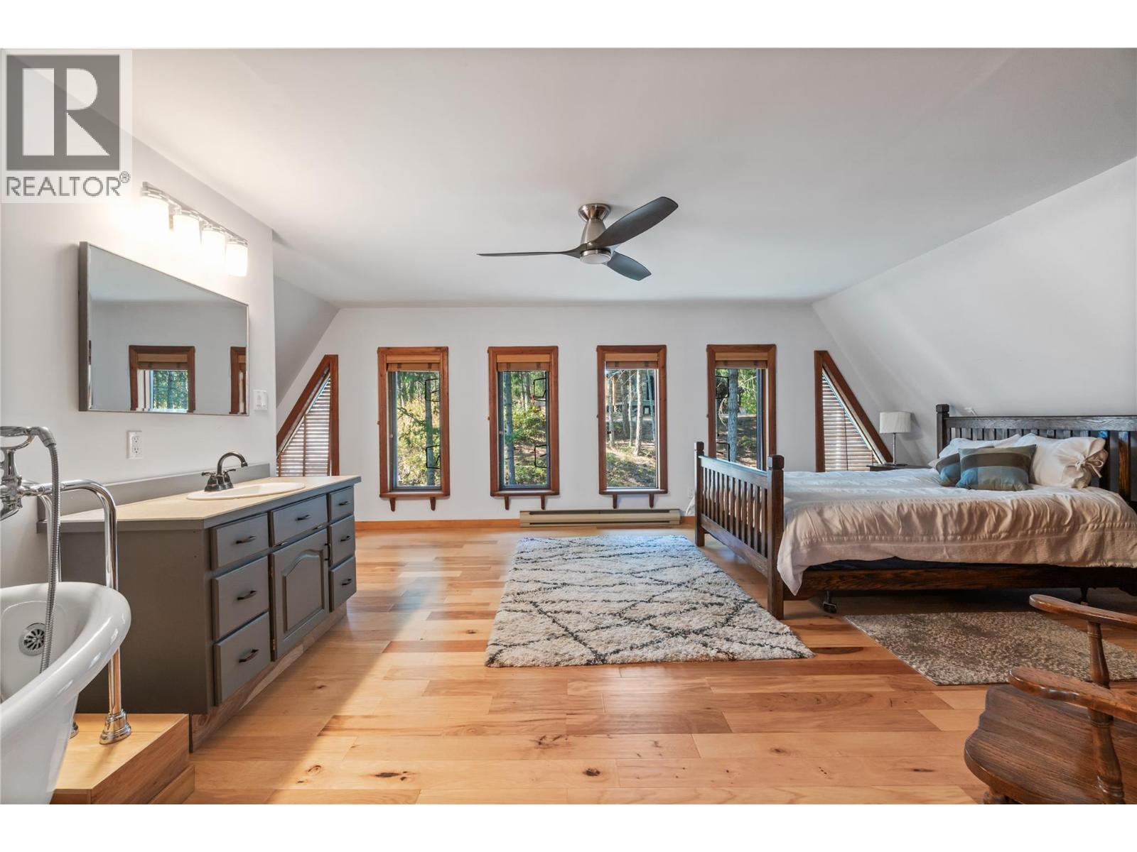 4878 Leopold Road, Celista