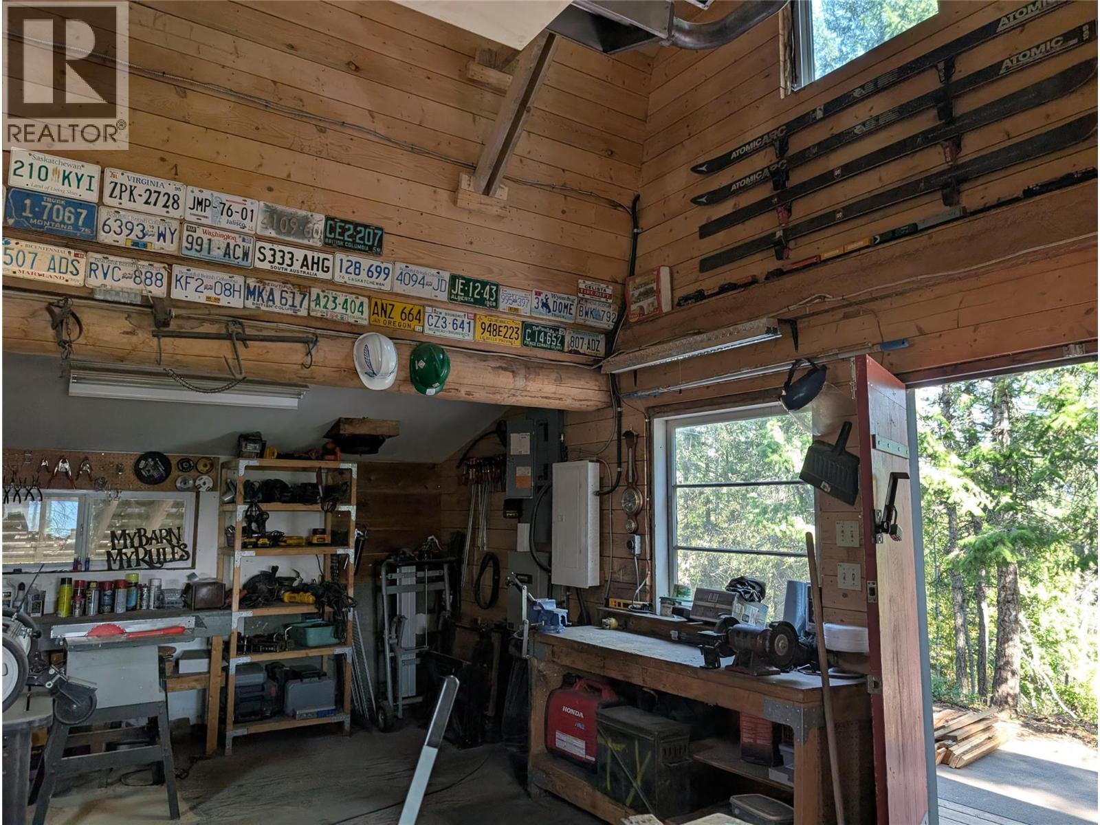 4878 Leopold Road, Celista