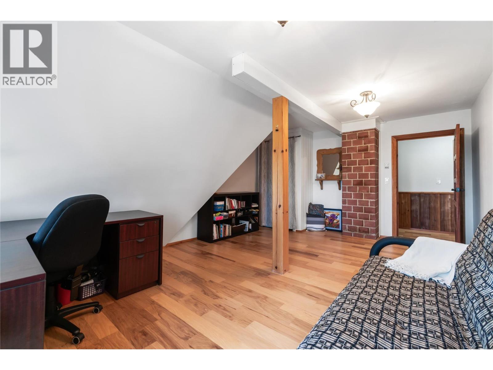 4878 Leopold Road, Celista