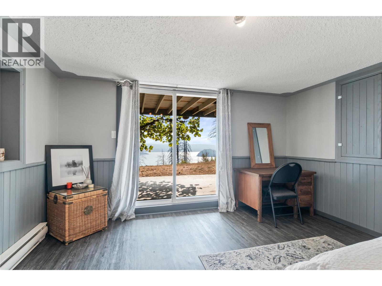 4878 Leopold Road, Celista