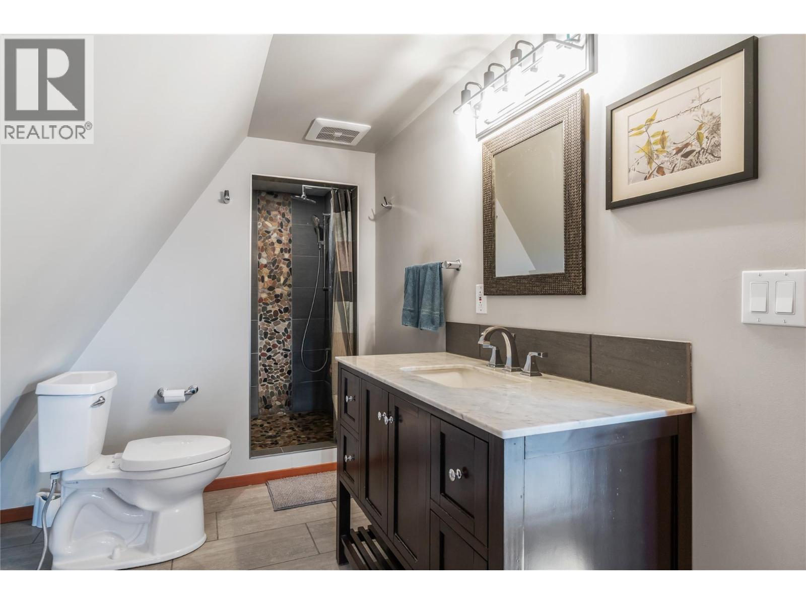 4878 Leopold Road, Celista