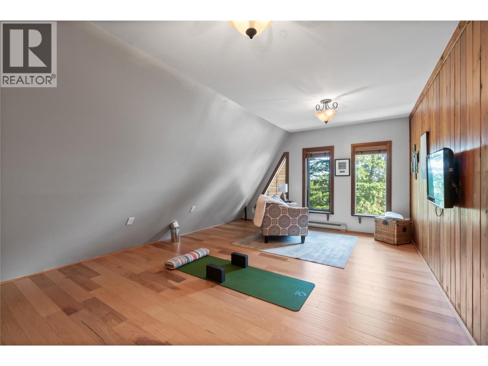 4878 Leopold Road, Celista