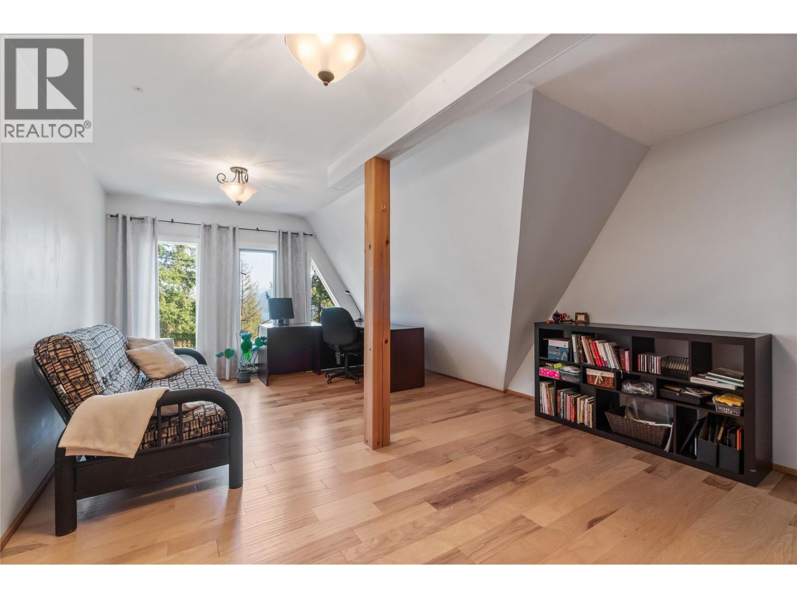 4878 Leopold Road, Celista