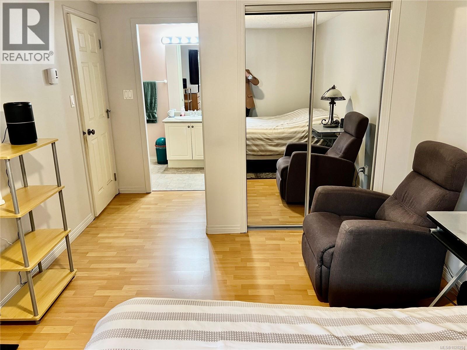 2530 Crystalview Dr, Langford