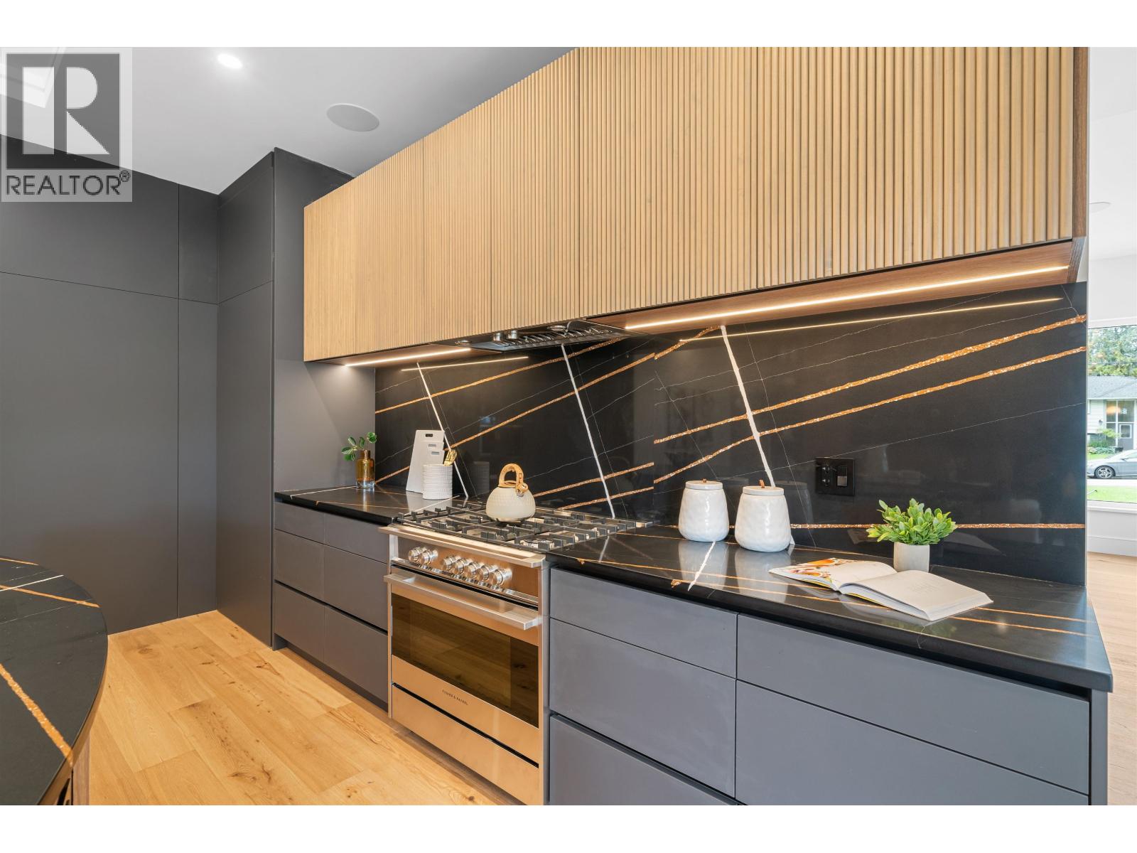 687 POPLAR STREET, Coquitlam