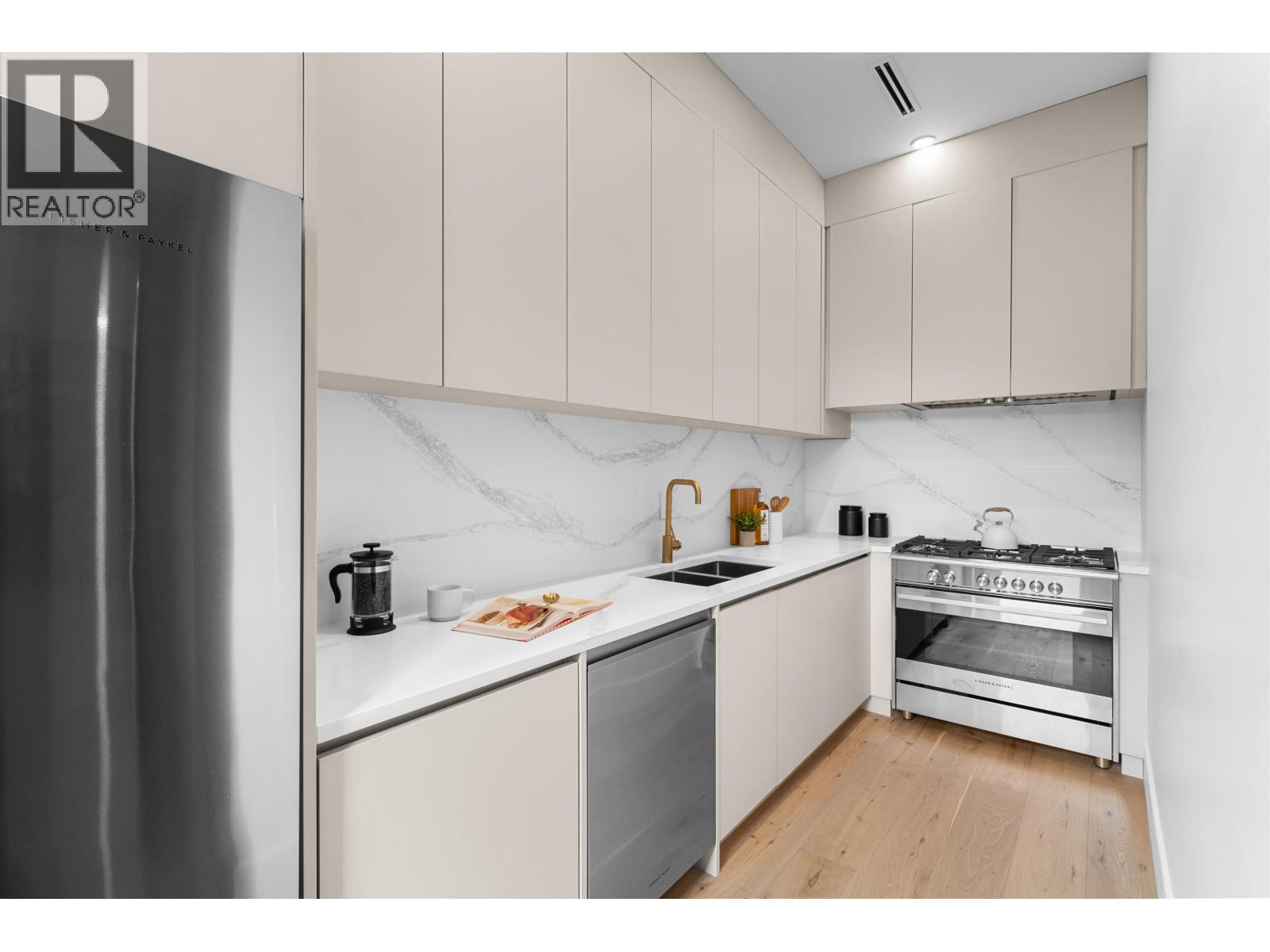 687 POPLAR STREET, Coquitlam