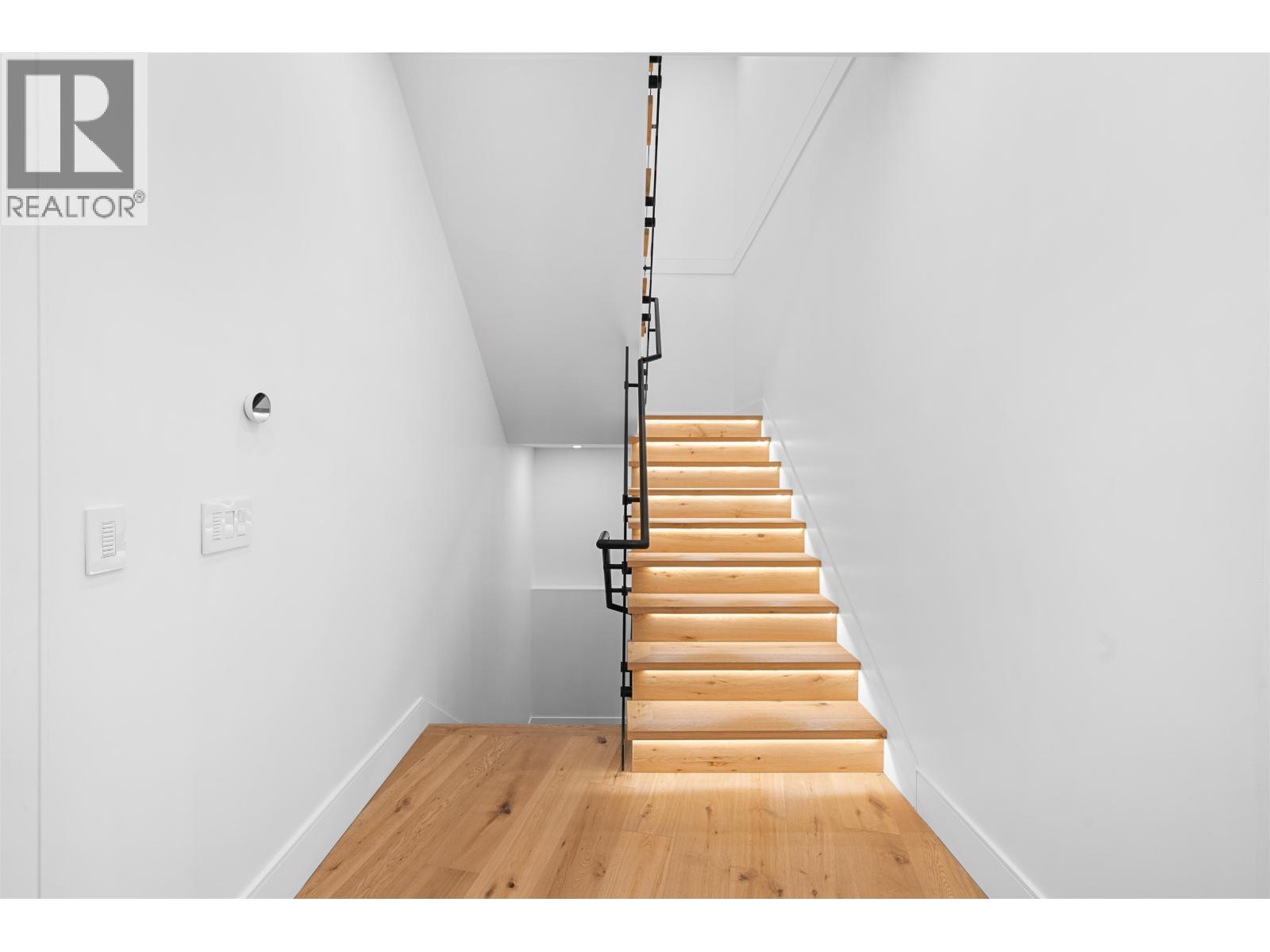 687 POPLAR STREET, Coquitlam