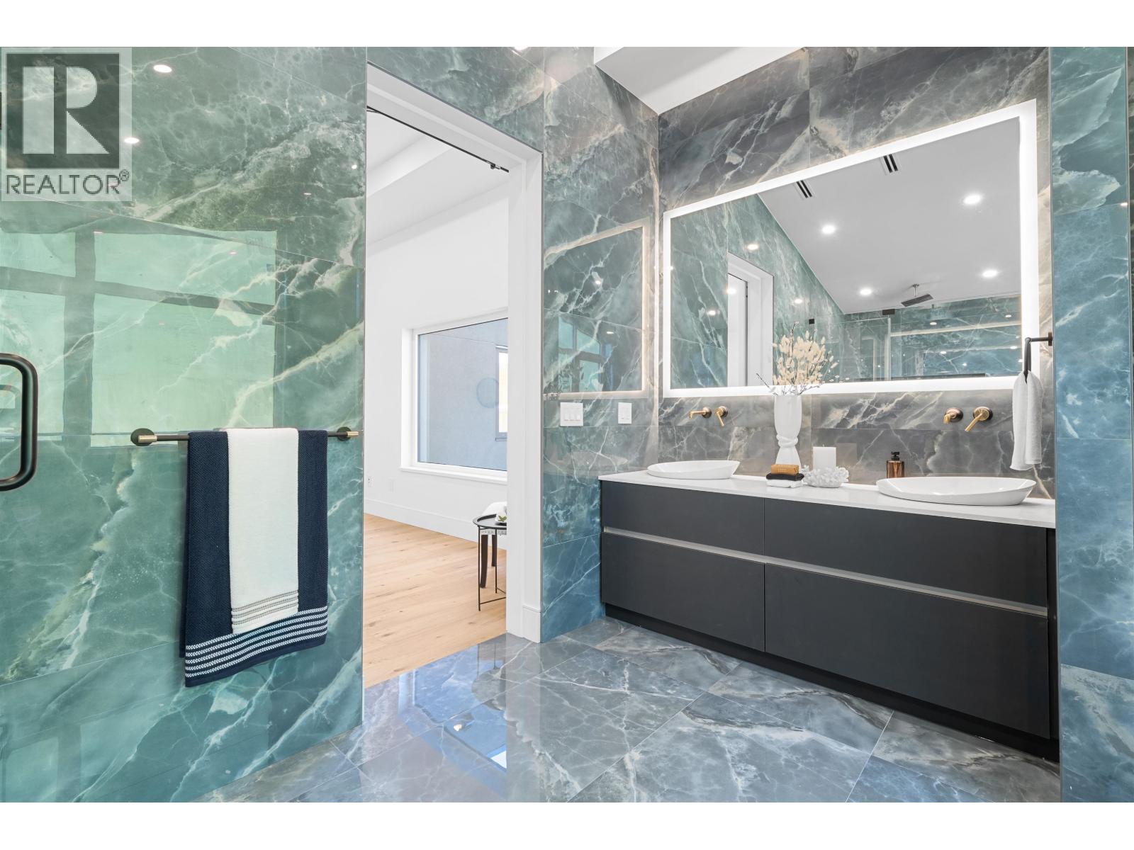 687 POPLAR STREET, Coquitlam