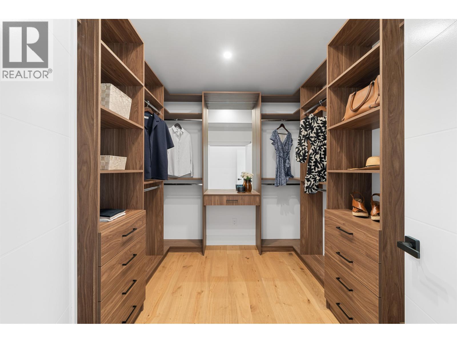 687 POPLAR STREET, Coquitlam