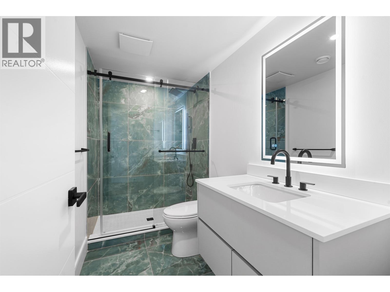 687 POPLAR STREET, Coquitlam