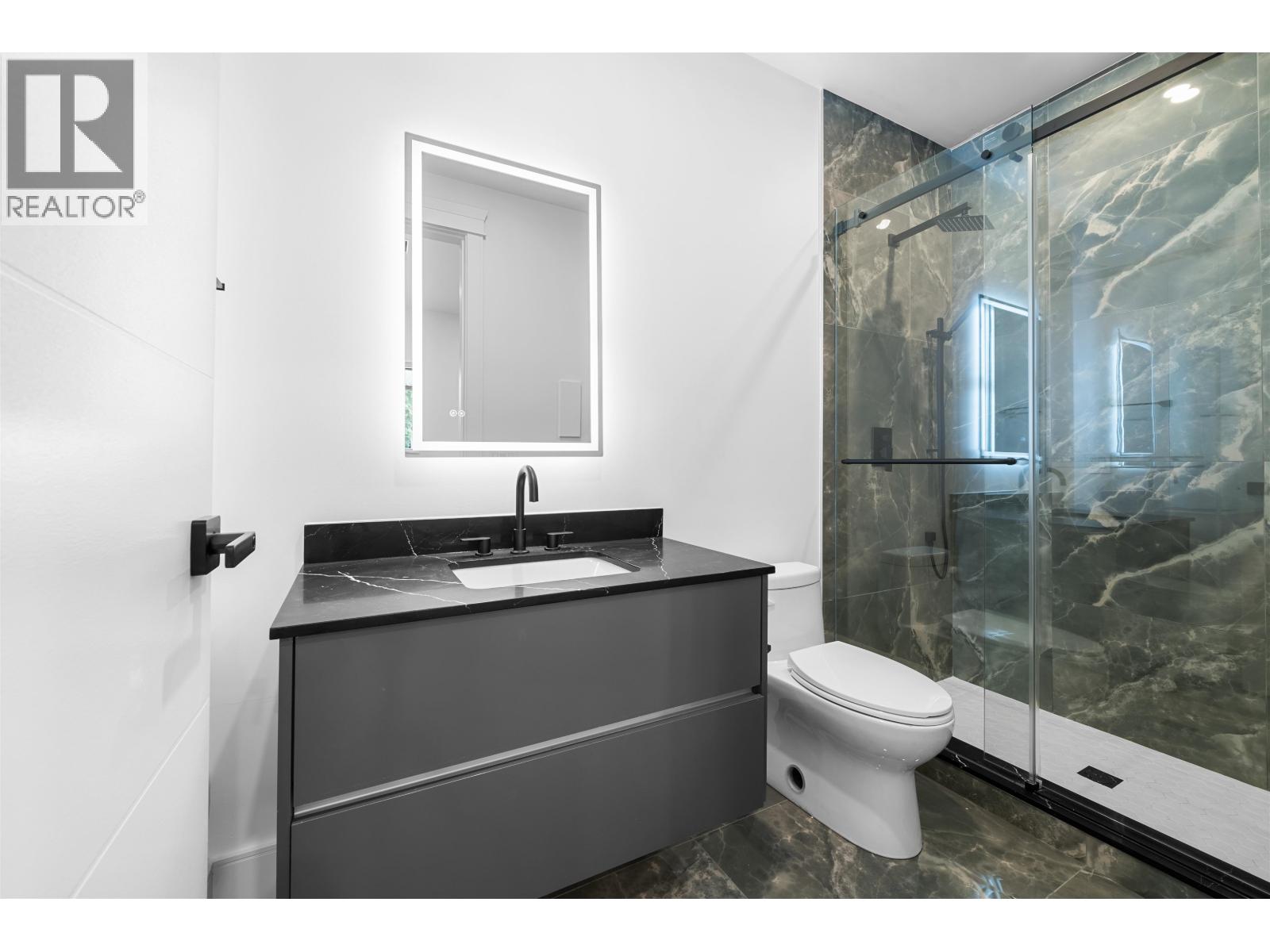 687 POPLAR STREET, Coquitlam