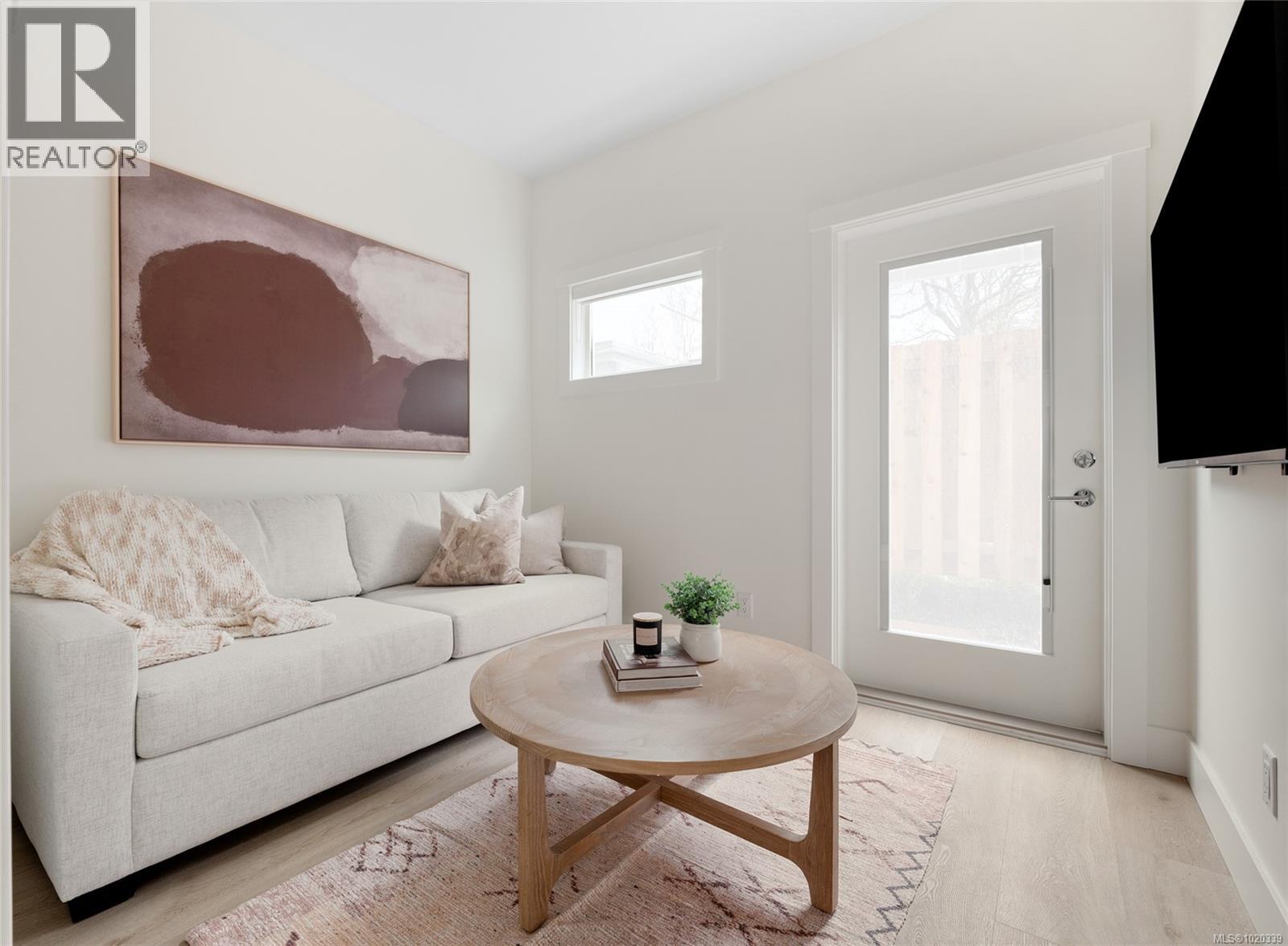 8 2536 Shelbourne St, Victoria