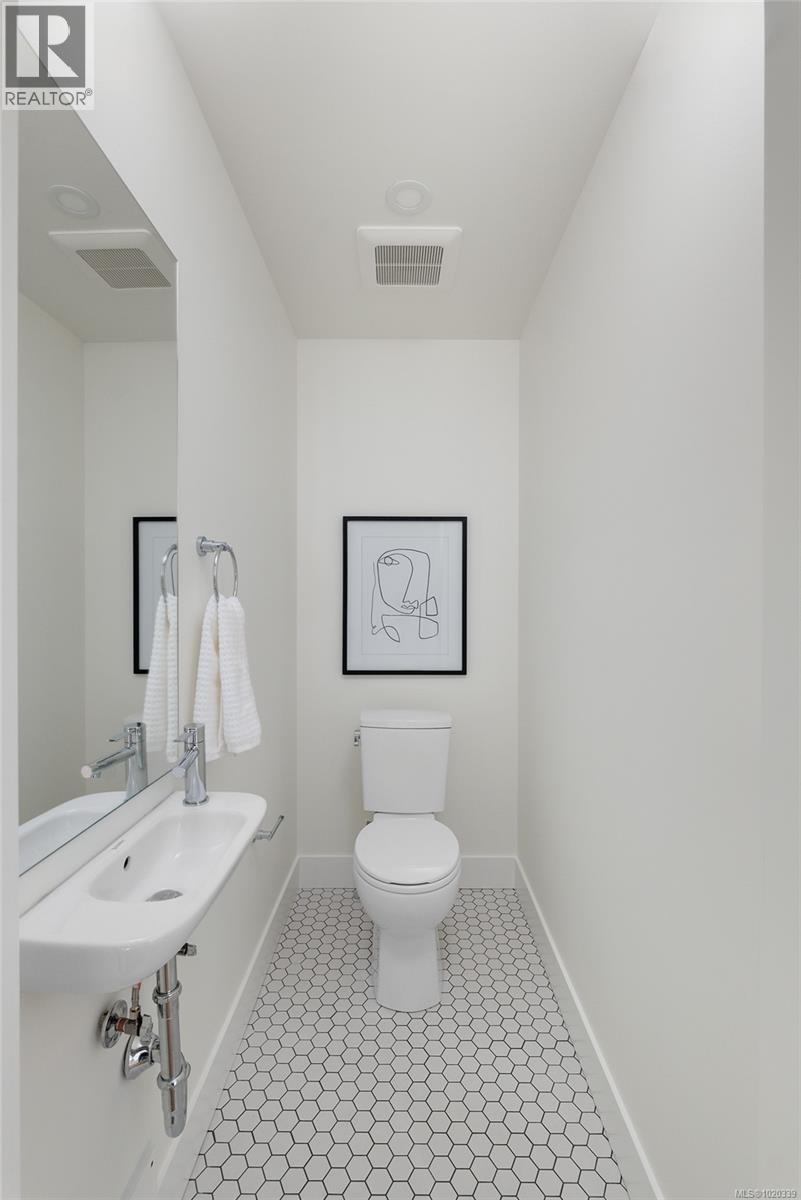 8 2536 Shelbourne St, Victoria