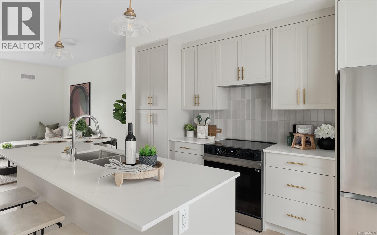 8 2536 Shelbourne St, Victoria