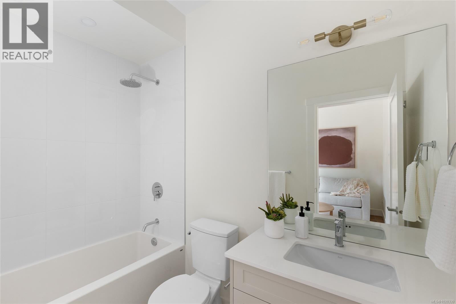 8 2536 Shelbourne St, Victoria