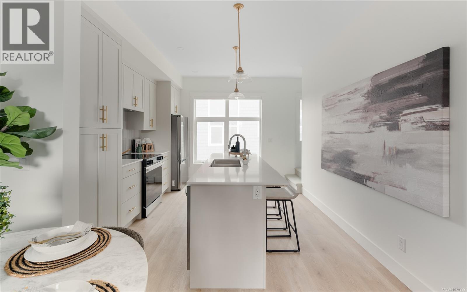 8 2536 Shelbourne St, Victoria