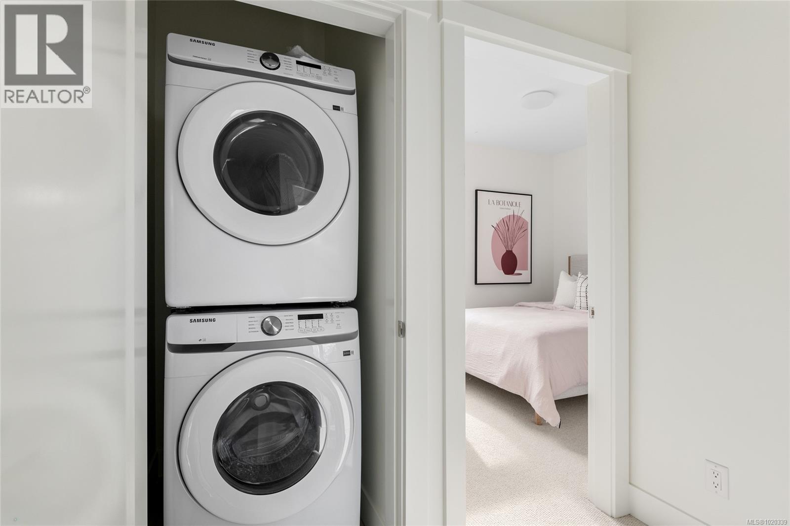 8 2536 Shelbourne St, Victoria