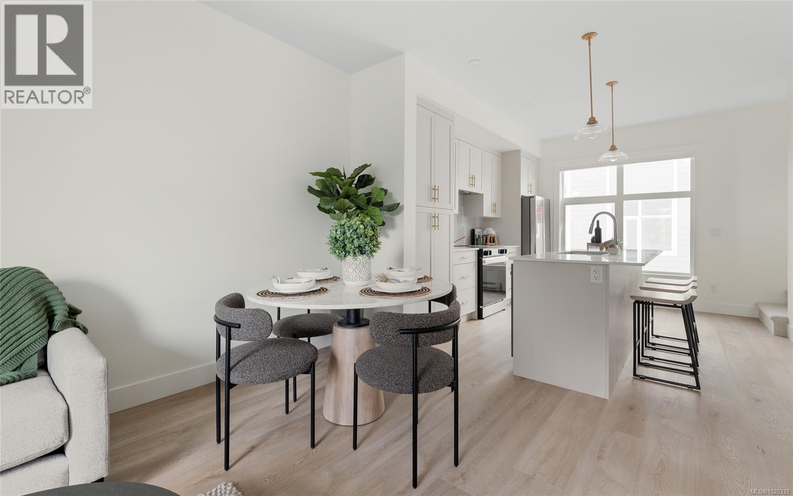 8 2536 Shelbourne St, Victoria