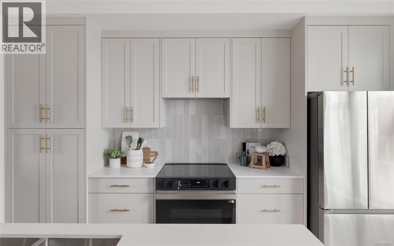 3 2538 Shelbourne St, Victoria