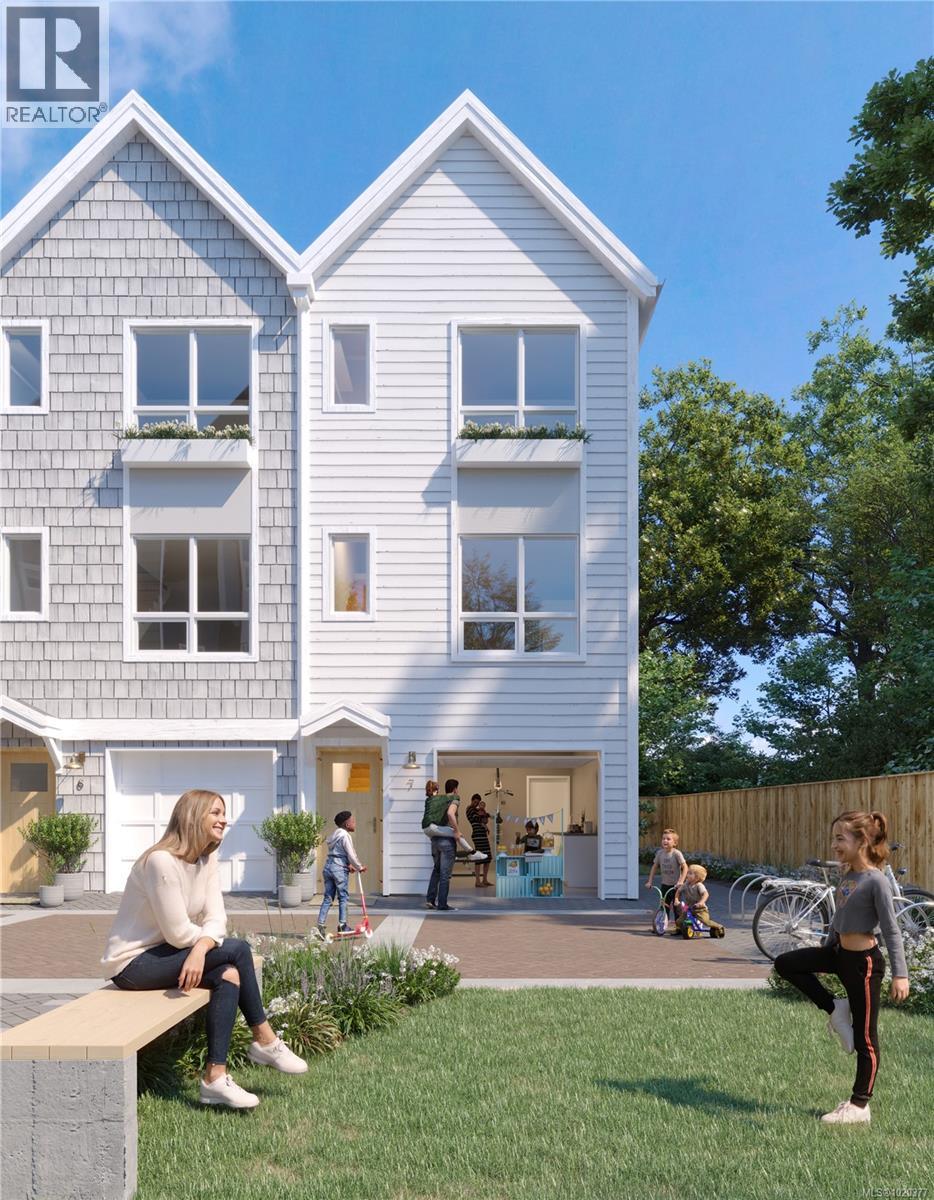 3 2538 Shelbourne St, Victoria