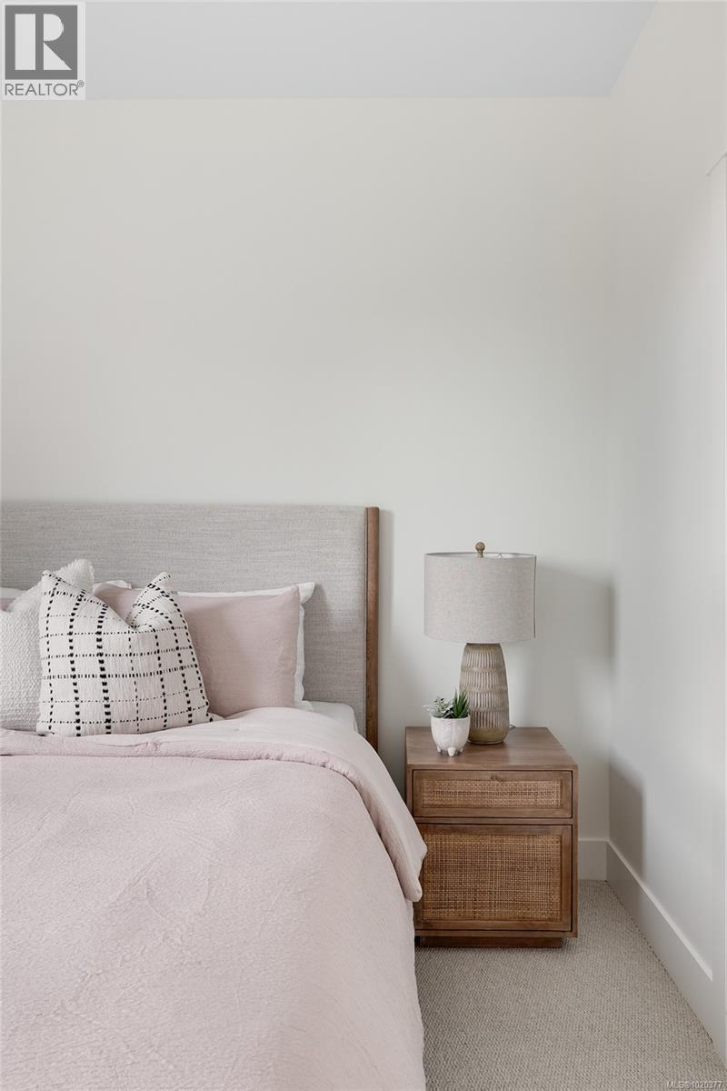 3 2538 Shelbourne St, Victoria