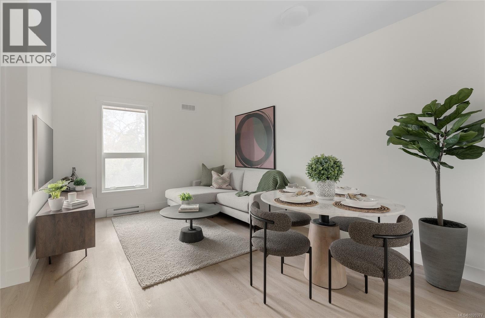 3 2538 Shelbourne St, Victoria