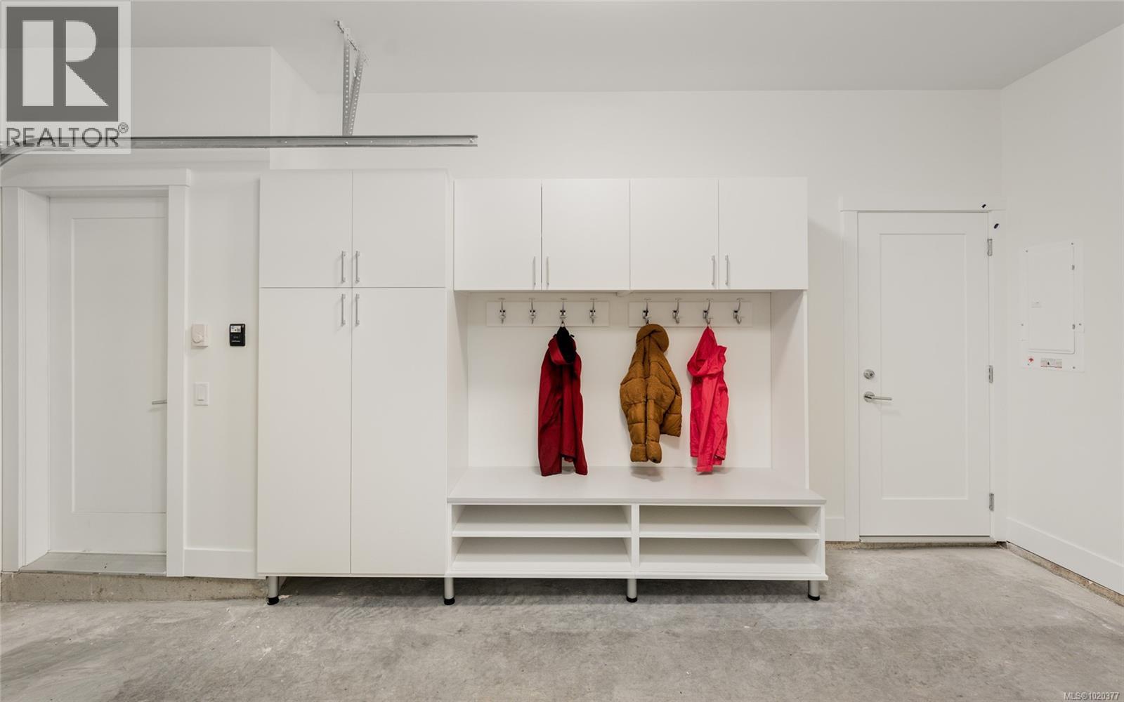 3 2538 Shelbourne St, Victoria