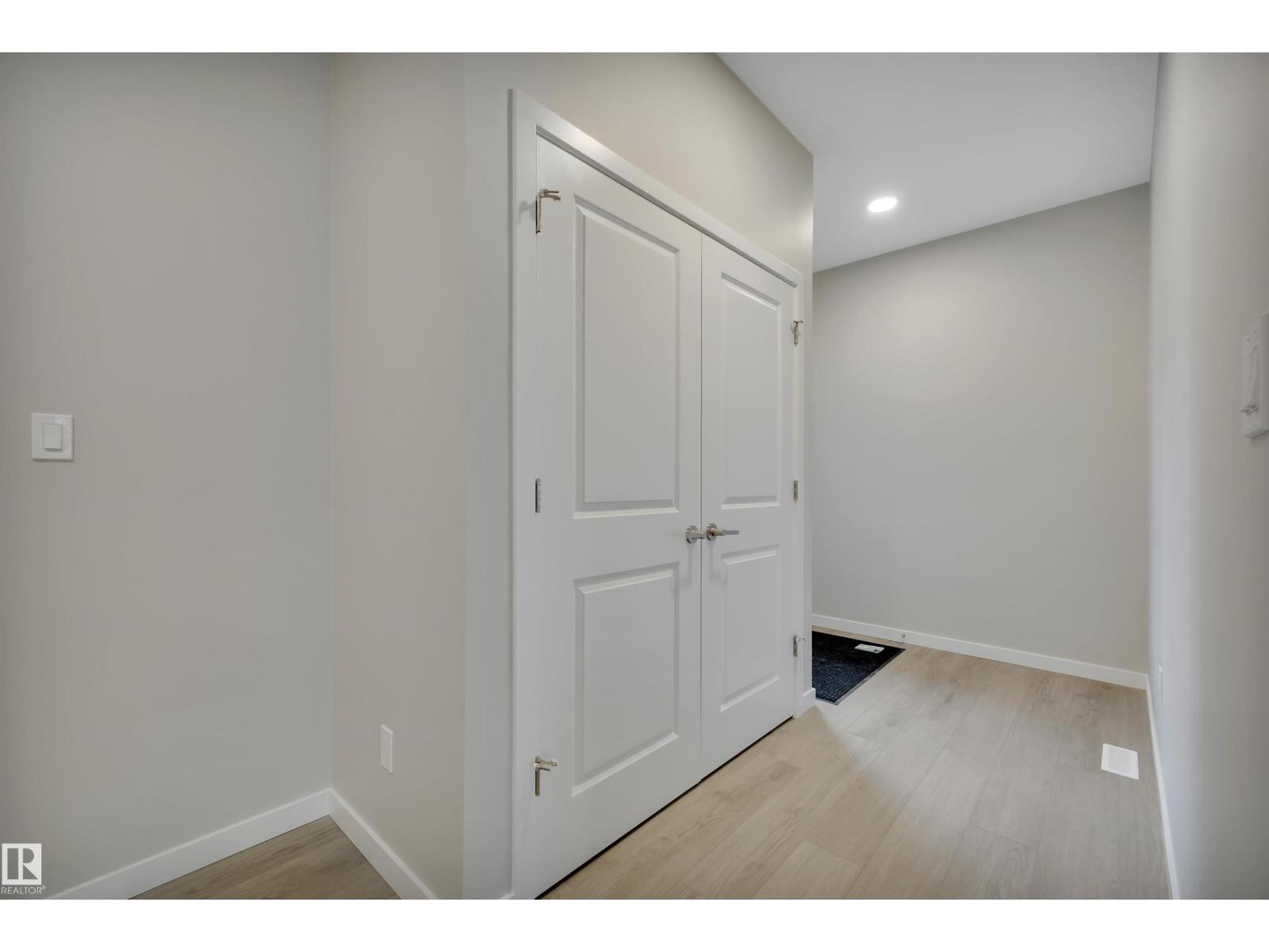 9100 ELVES LO NW, Edmonton