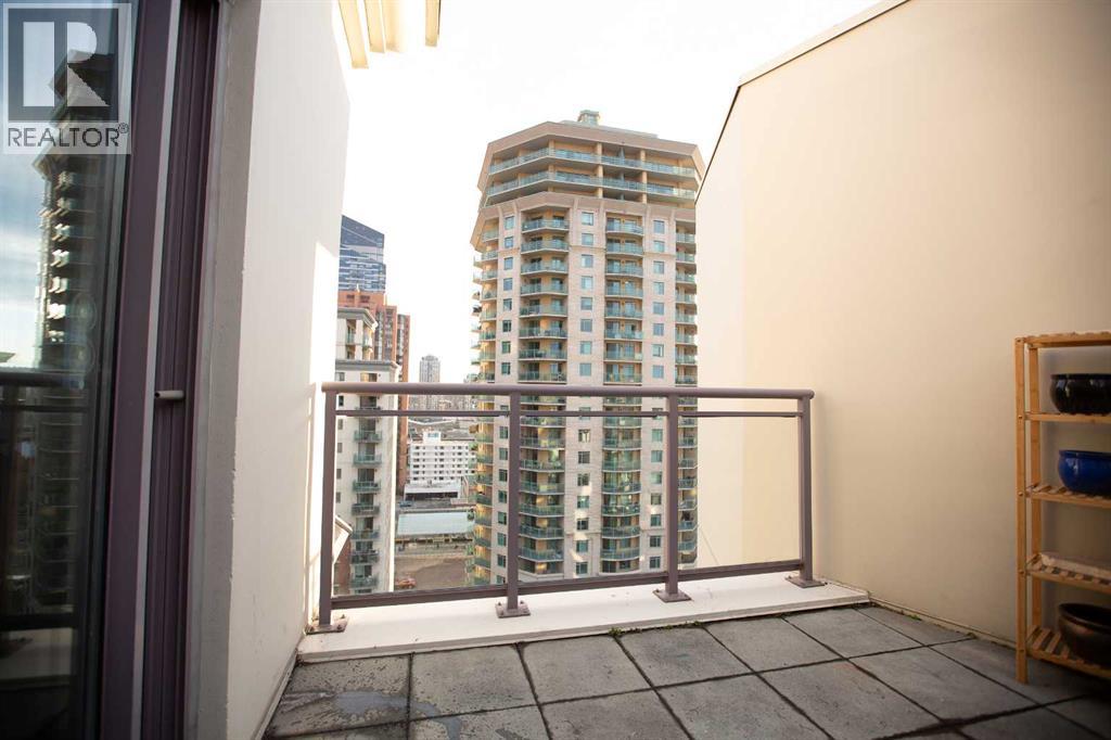 Single Family House for Sale in    Avenue SW Downtown West End Calgary 