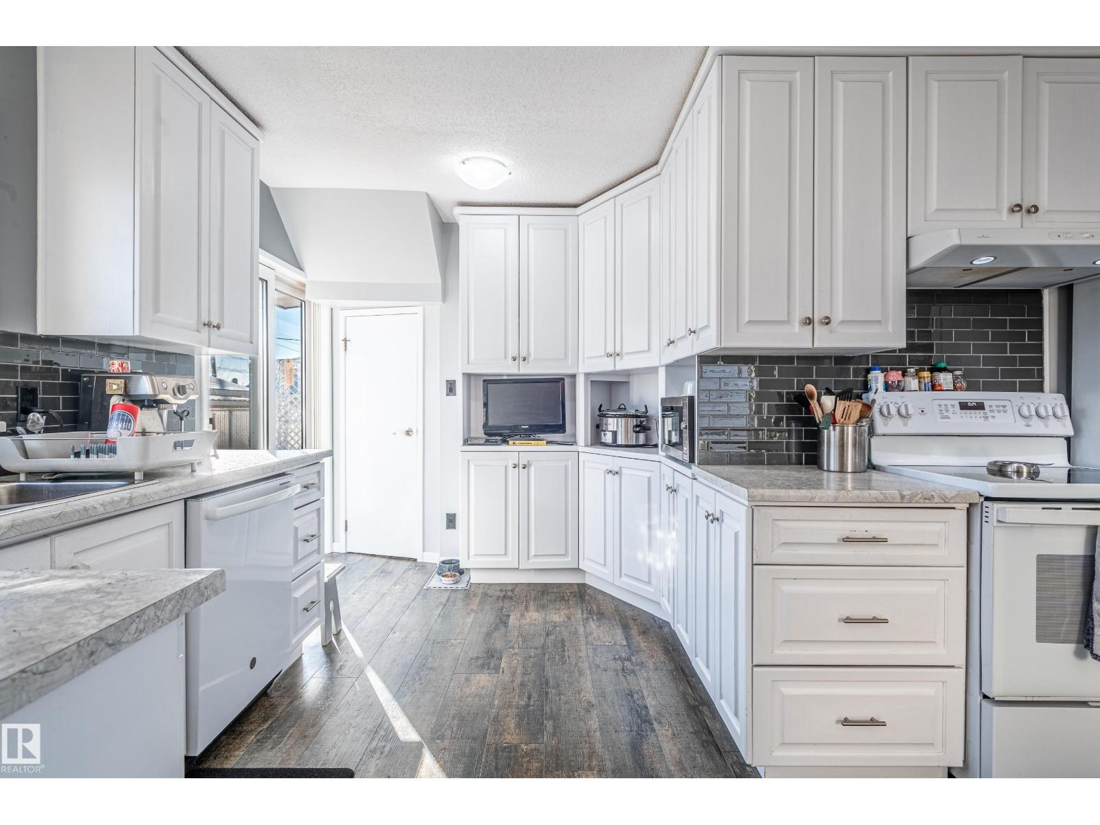 10579 40 ST NW, Edmonton