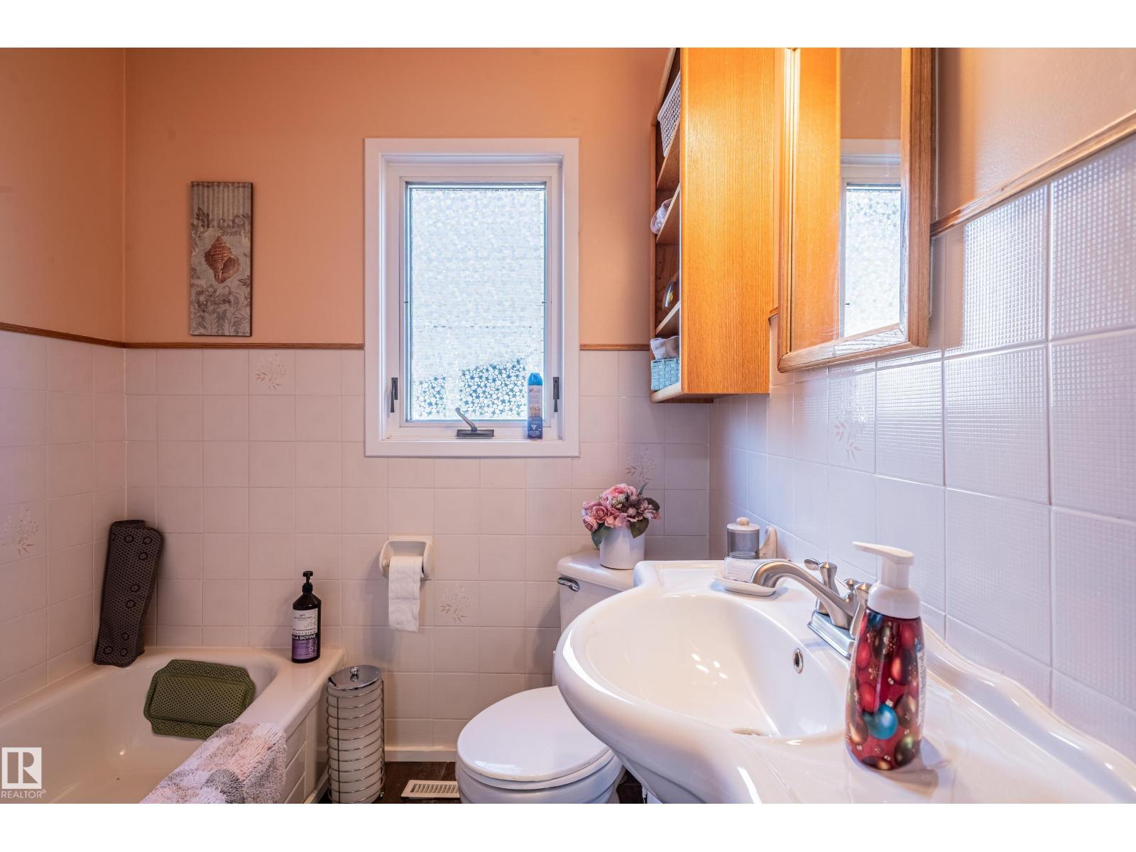 10579 40 ST NW, Edmonton