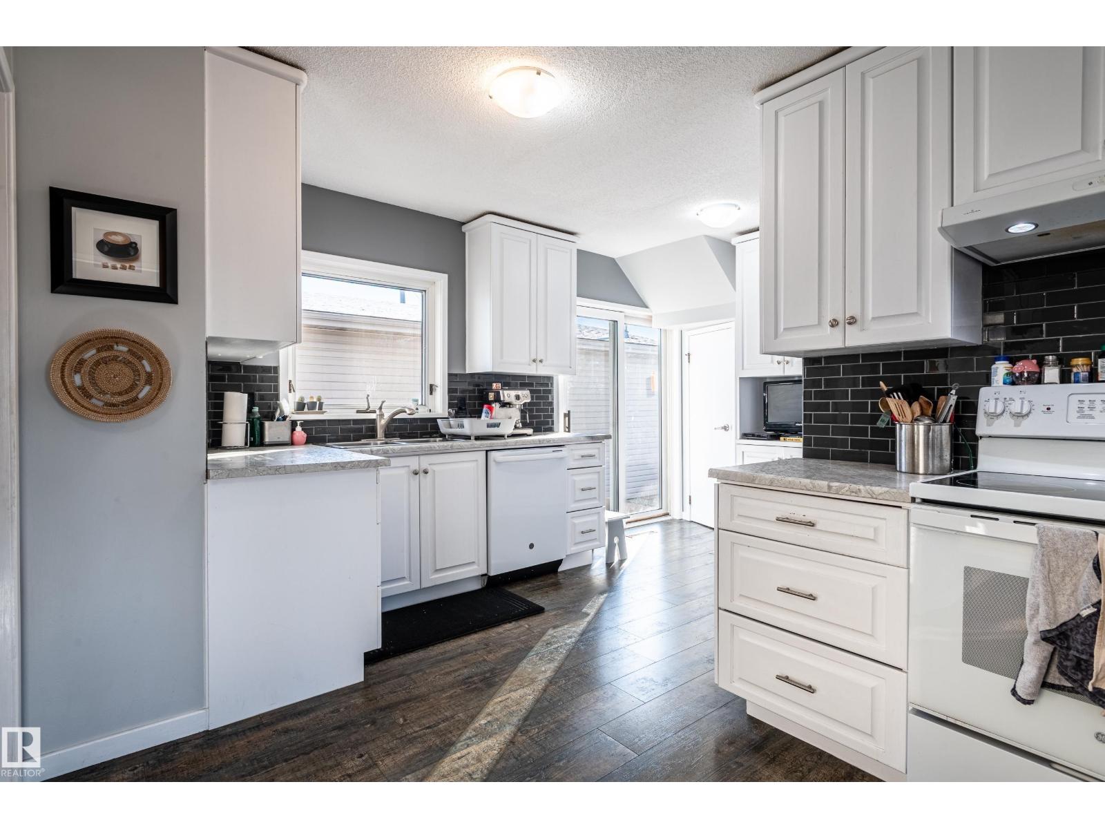 10579 40 ST NW, Edmonton