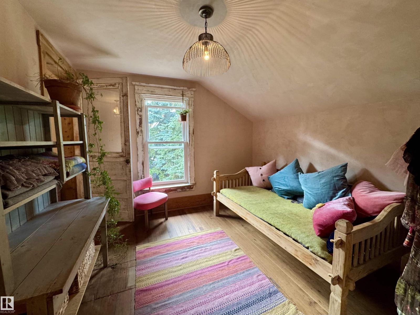 7024 105A ST NW, Edmonton