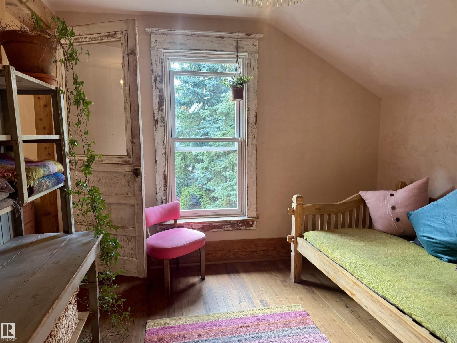 7024 105A ST NW, Edmonton