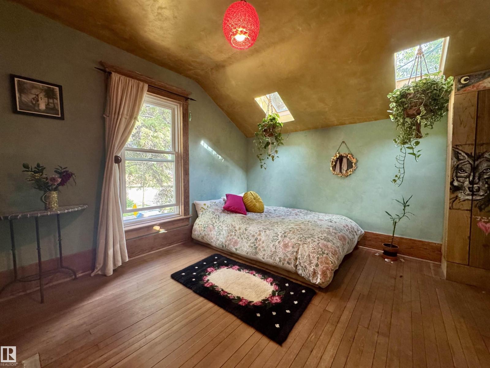 7024 105A ST NW, Edmonton