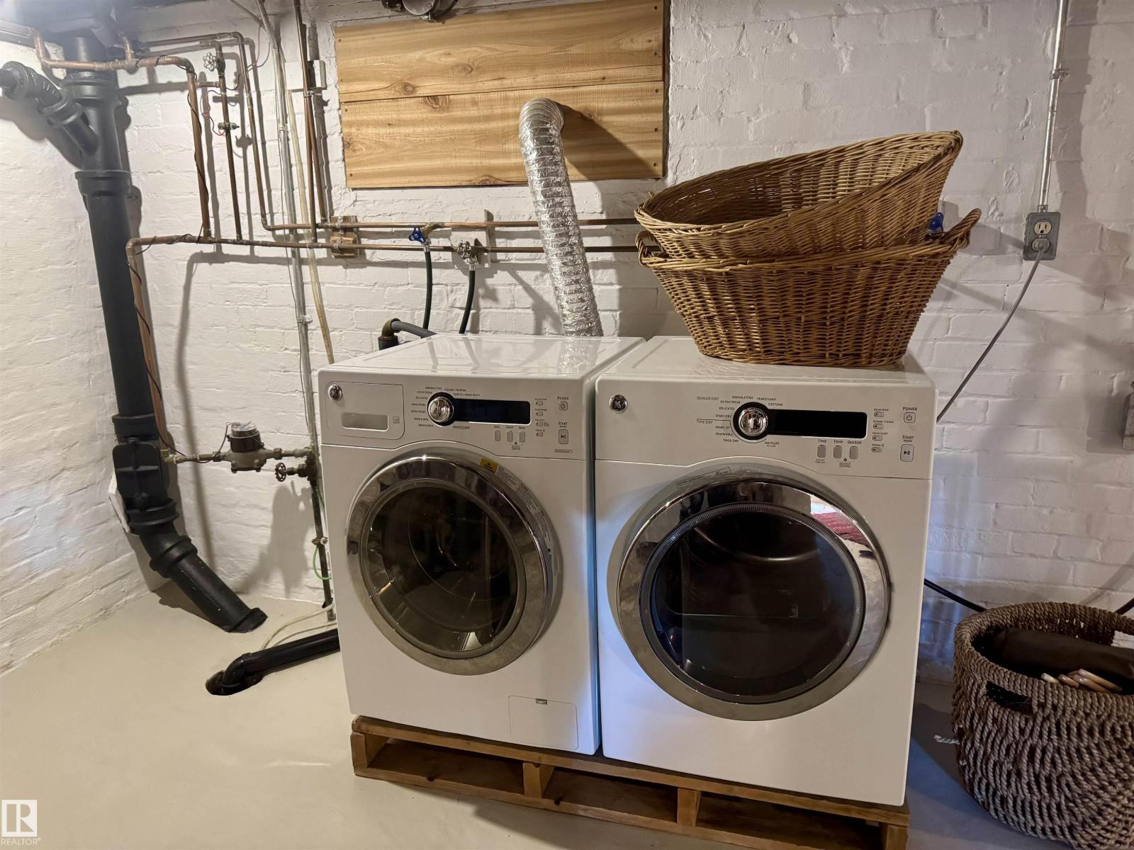 7024 105A ST NW, Edmonton