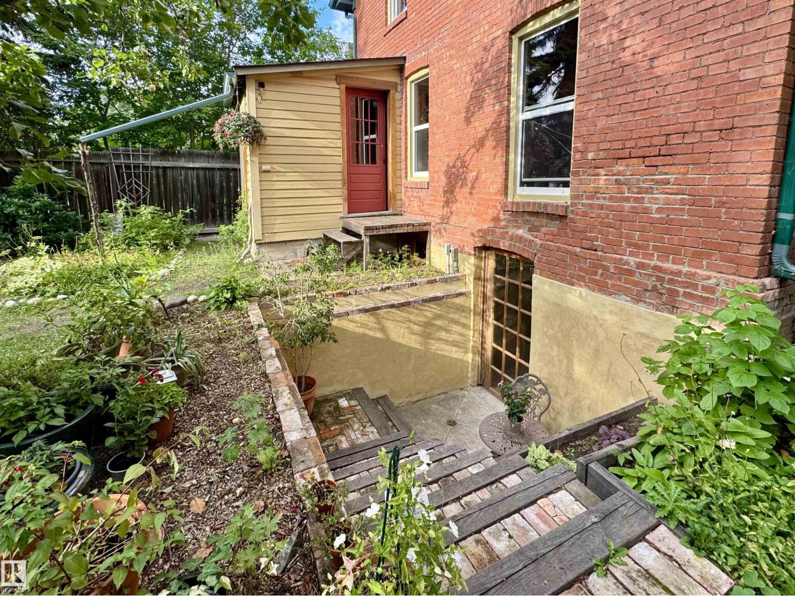 7024 105A ST NW, Edmonton