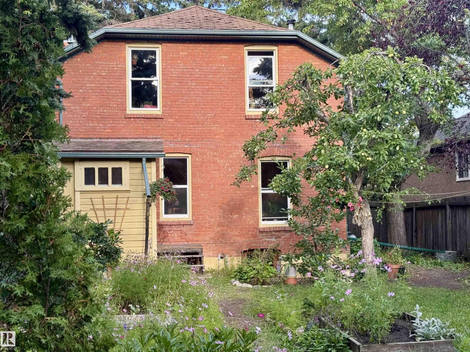 7024 105A ST NW, Edmonton