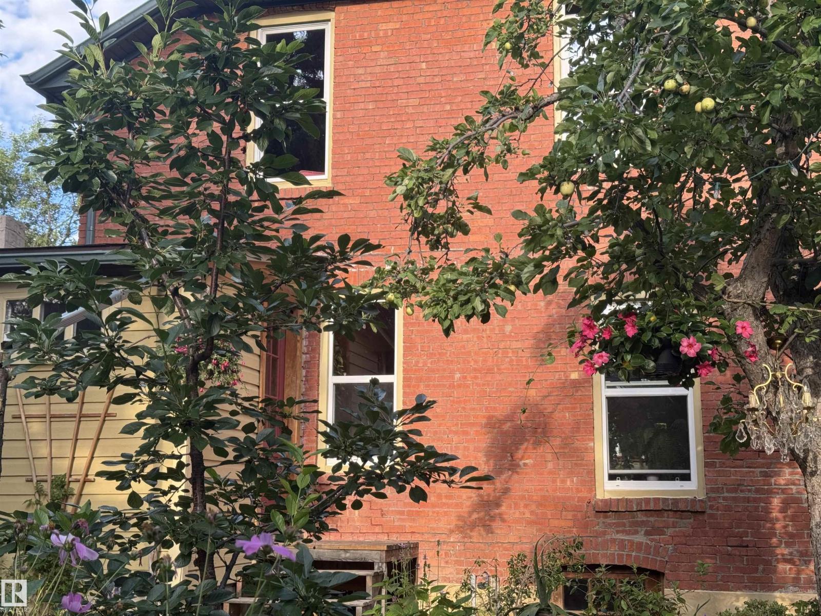 7024 105A ST NW, Edmonton