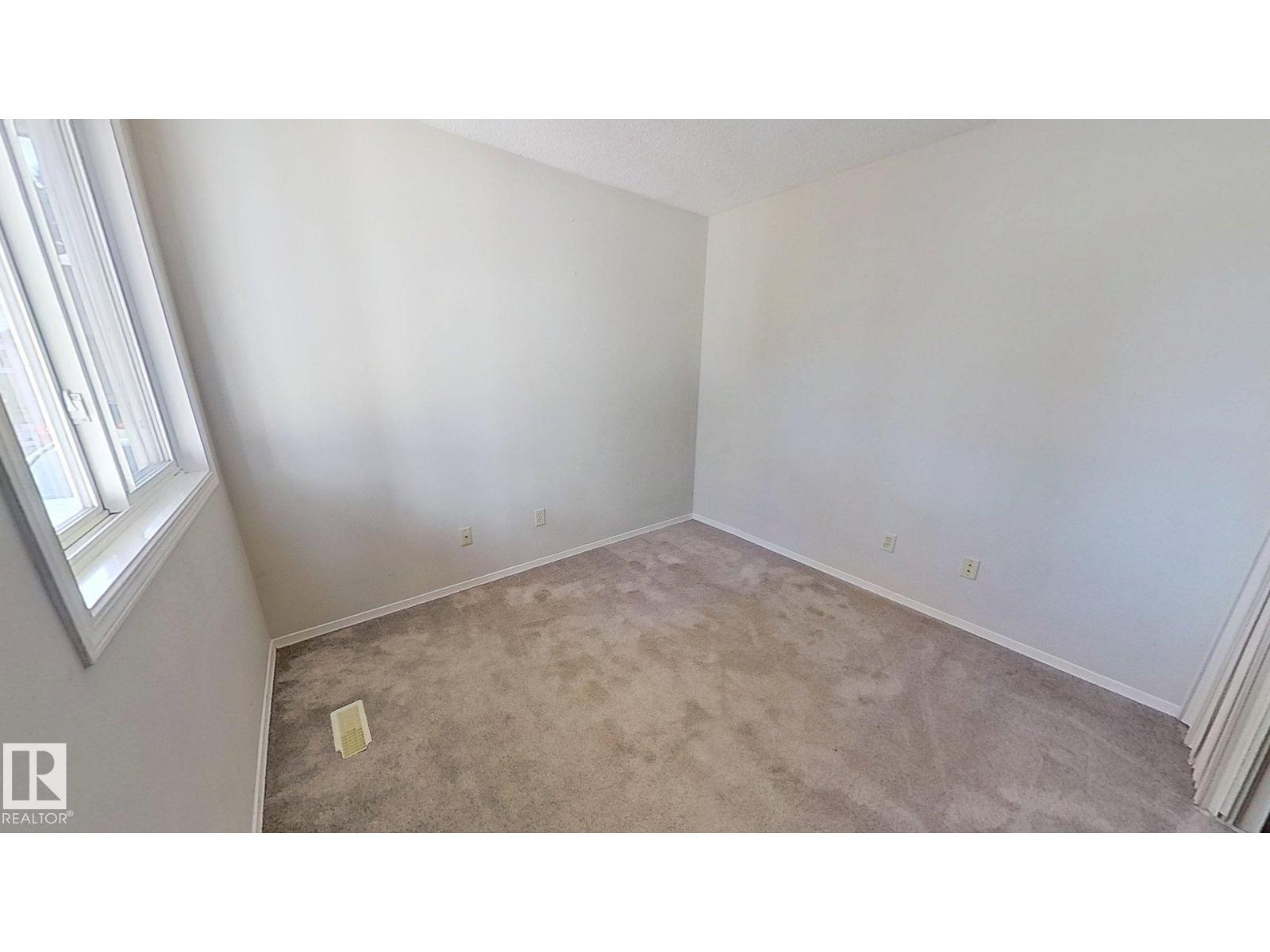 #59 7604 29 AV NW - 7