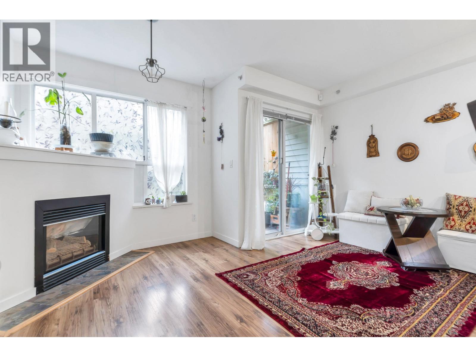 311 528 ROCHESTER AVENUE, Coquitlam