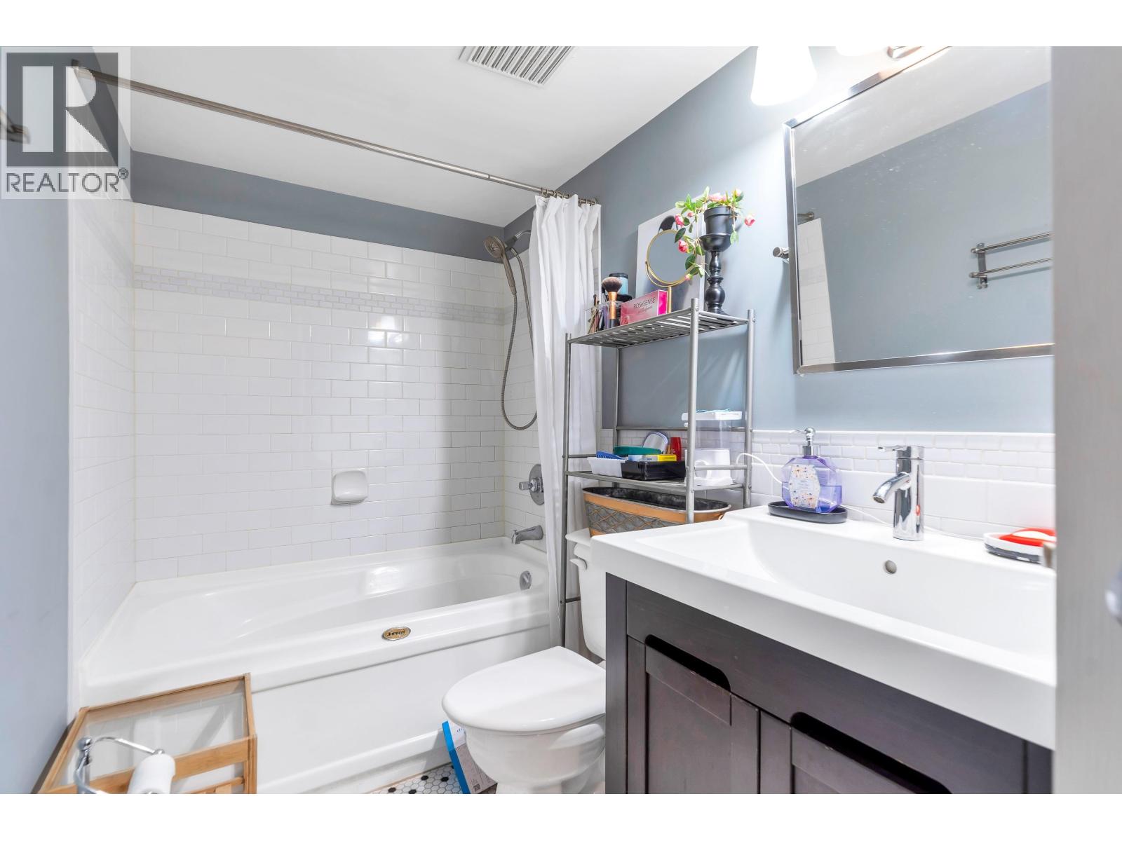 311 528 ROCHESTER AVENUE, Coquitlam