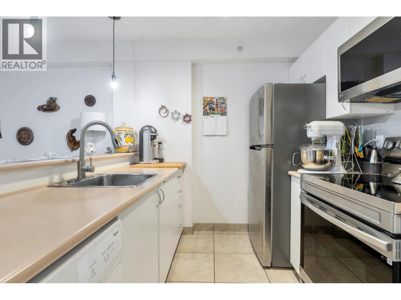 311 528 ROCHESTER AVENUE, Coquitlam