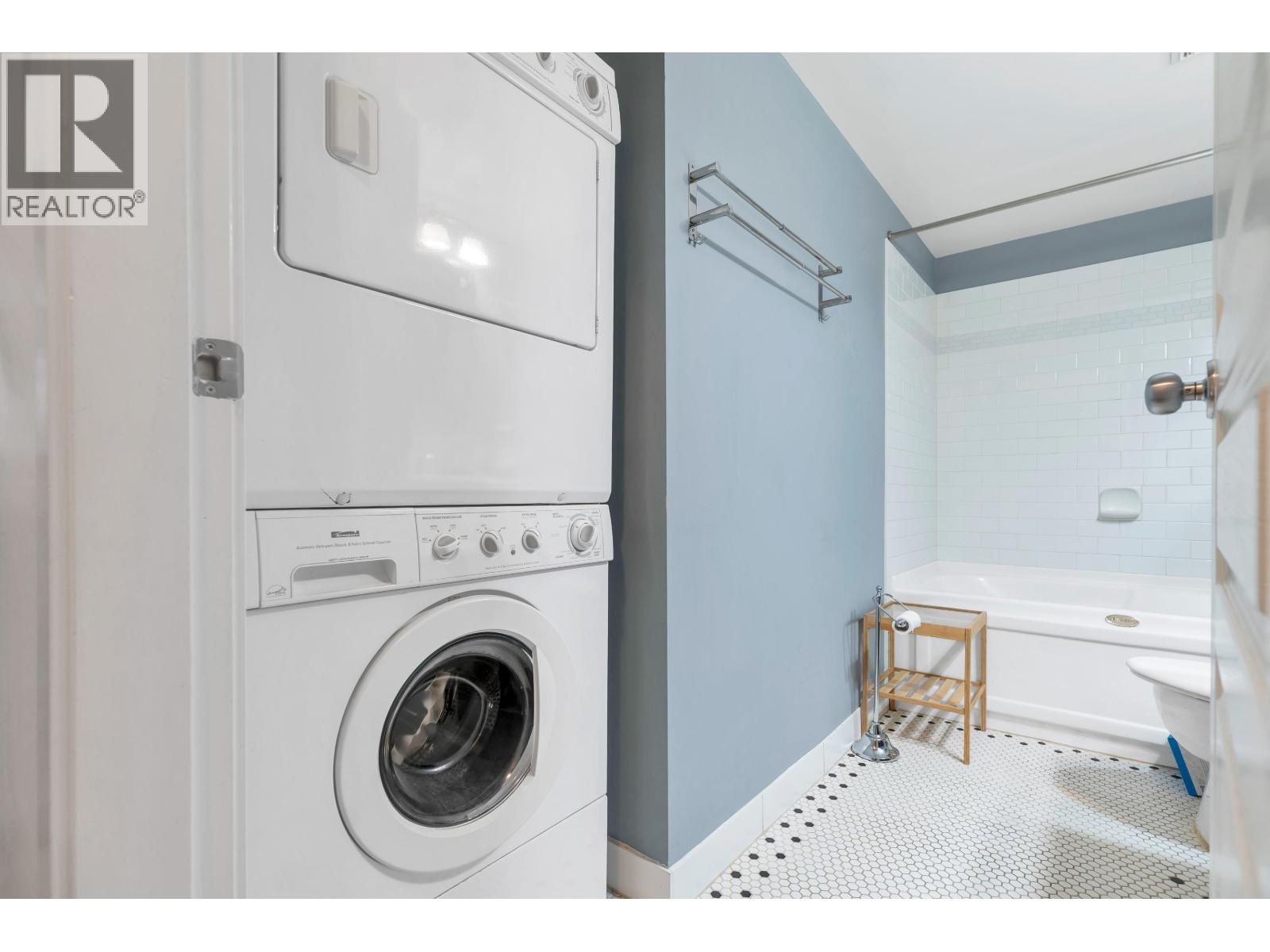 311 528 ROCHESTER AVENUE, Coquitlam