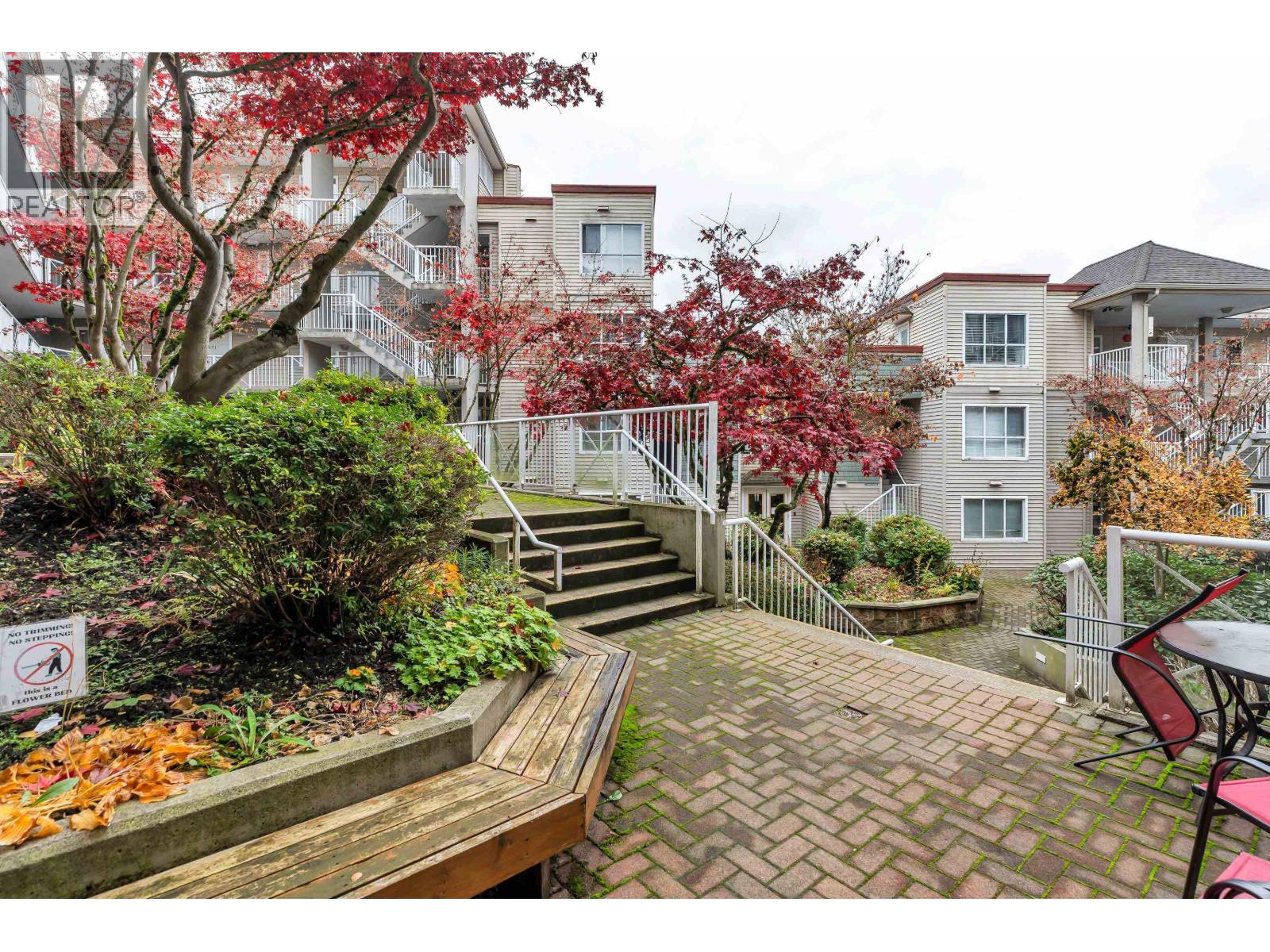 311 528 ROCHESTER AVENUE, Coquitlam