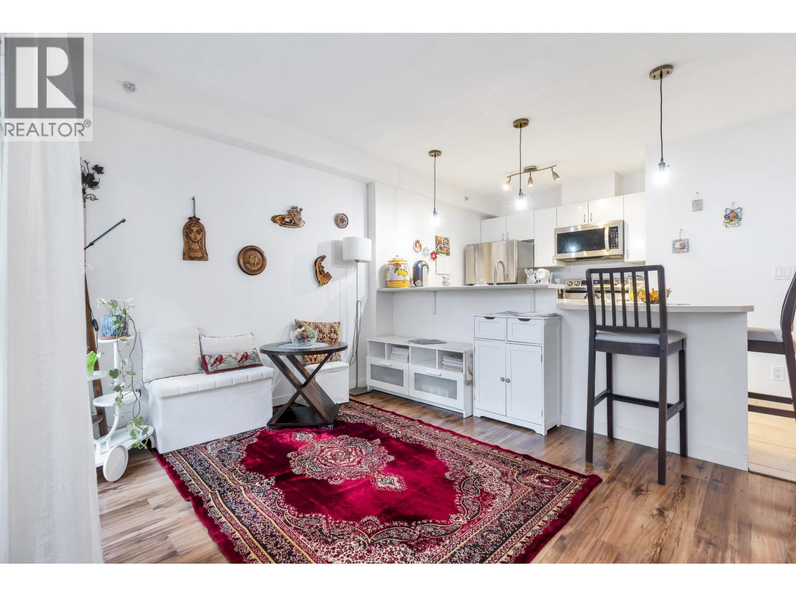 311 528 ROCHESTER AVENUE, Coquitlam