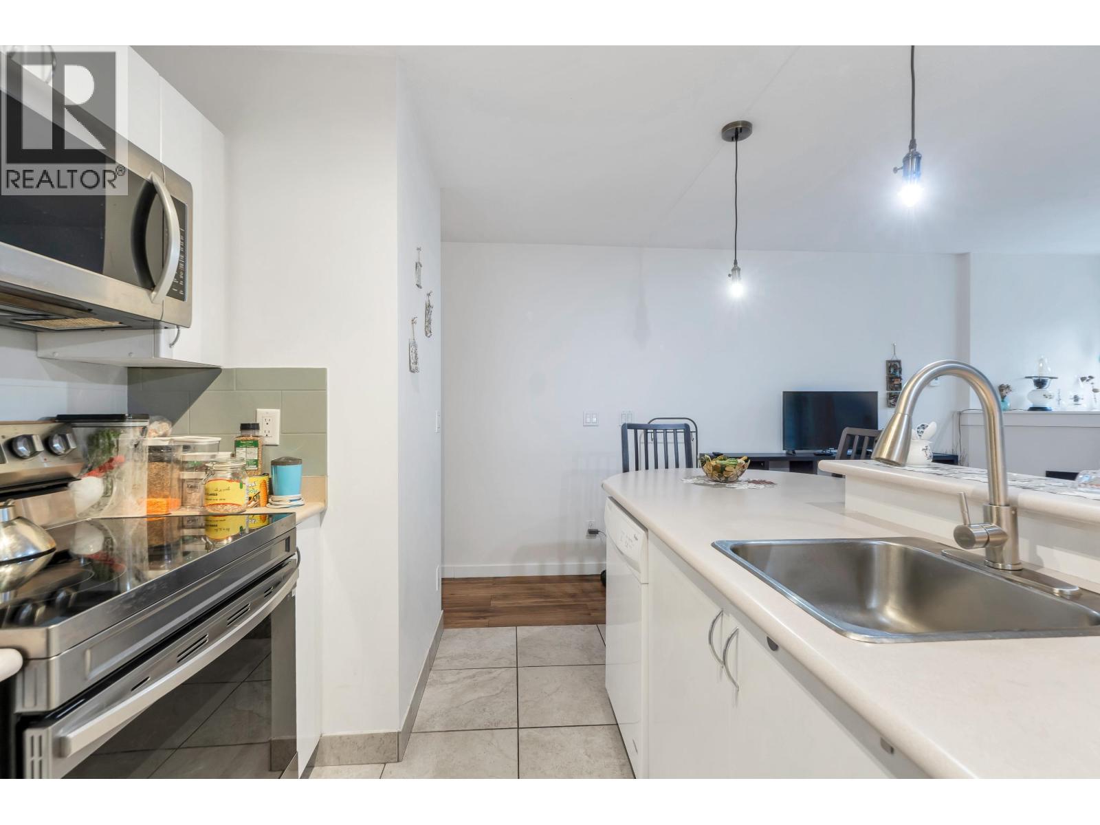 311 528 ROCHESTER AVENUE, Coquitlam