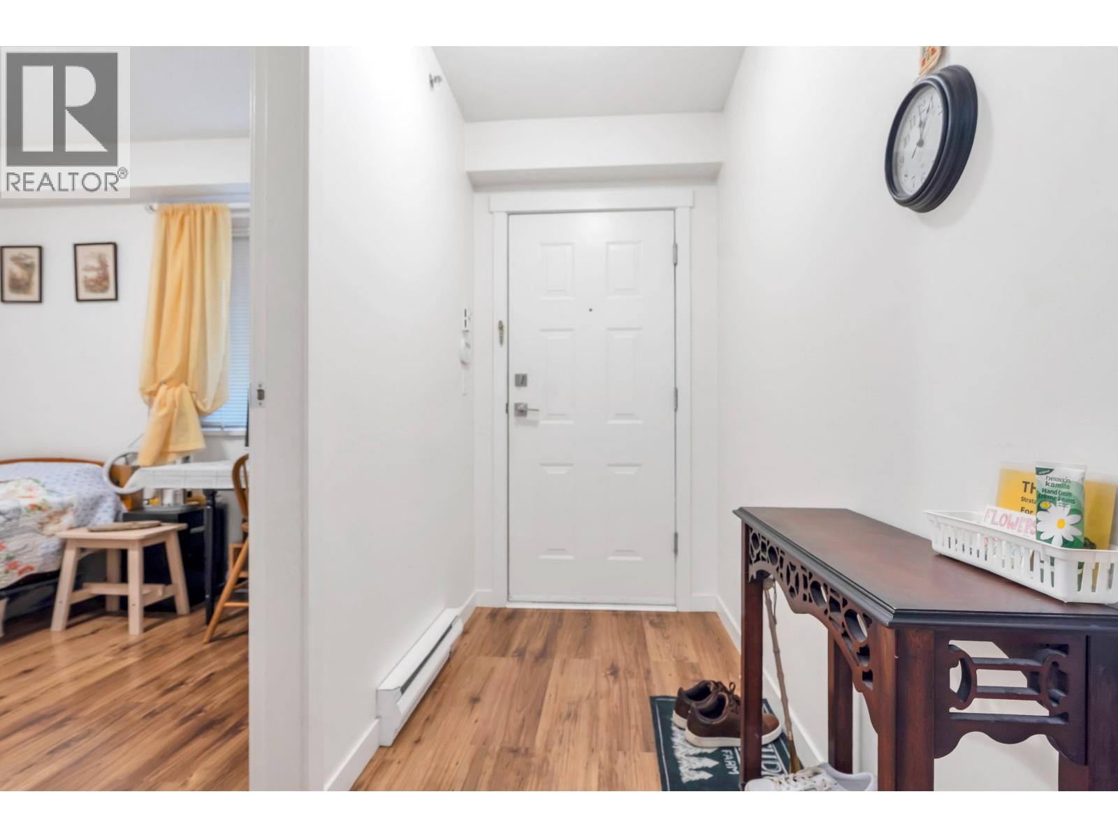 311 528 ROCHESTER AVENUE, Coquitlam