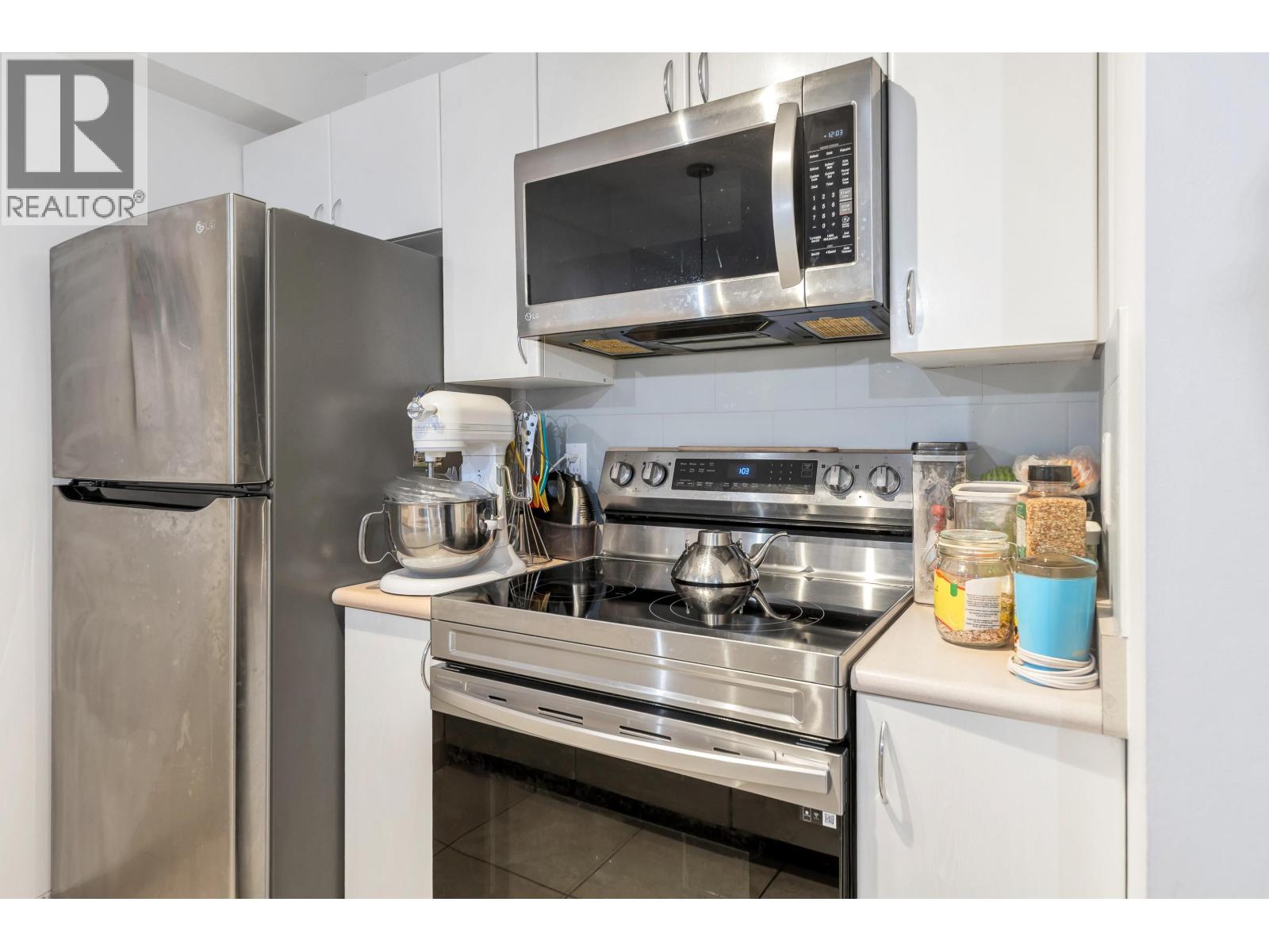 311 528 ROCHESTER AVENUE, Coquitlam