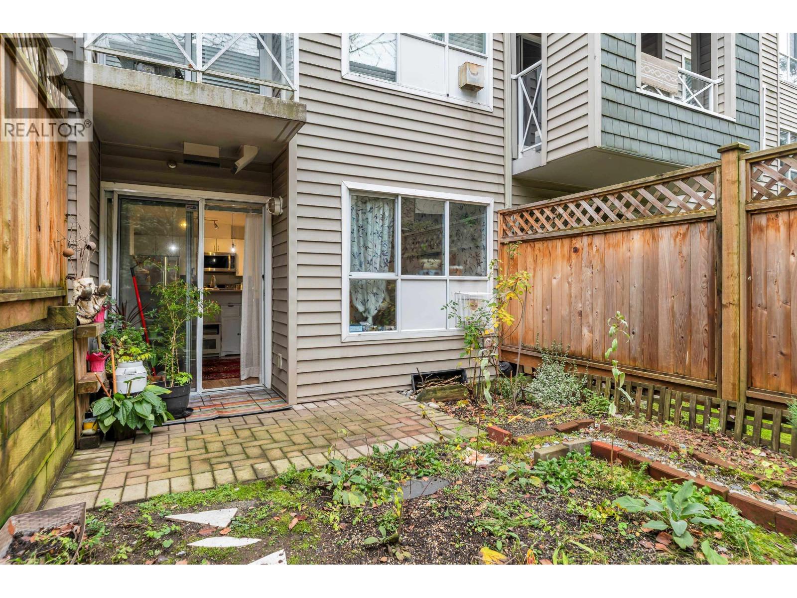 311 528 ROCHESTER AVENUE, Coquitlam